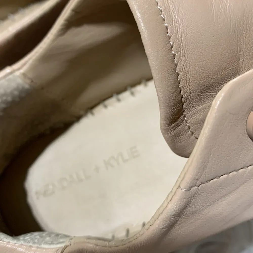 Kendall & Kylie size kendal